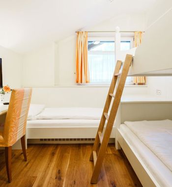 Children's room of the family room Ifinger with bunk bed, single bed and TV