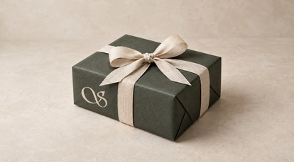 elegantes-geschenk-mit-dezentem-monogramm